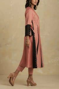 Pink mirror embroidery kurta set by Charkhee (2)