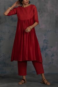 Red Swarovski cutwork kurta set by Charkhee (2)