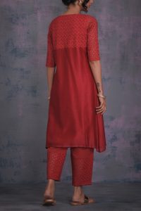 Red Swarovski cutwork kurta set by Charkhee (4)