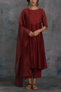 Rust Swarovski cutwork kurta set by Charkhee (1)