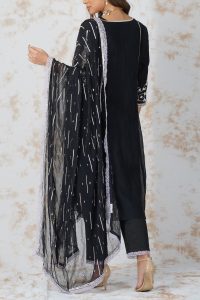 Black sequinned kurta set (3)