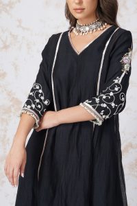 Black sequinned kurta set (4)