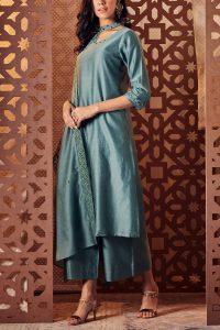 Blue gem embroidered kurta set by Charkhee (2)