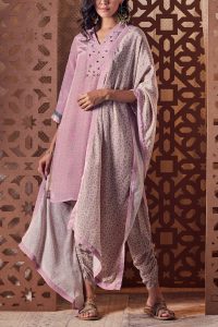 Lilac gem embroidered kurta set by Charkhee (1)