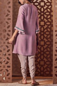 Lilac gem embroidered kurta set by Charkhee (3)