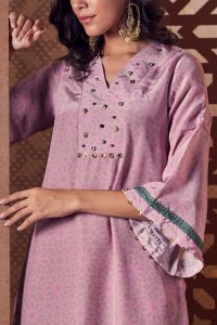 Lilac gem embroidered kurta set by Charkhee (4)