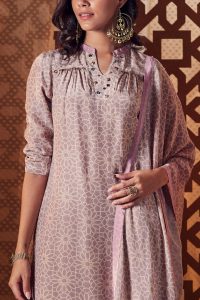 Lilac geometric floral printed kurta set by Charkhee (4)