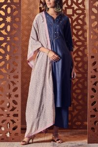 Navy blue gem embellished kurta set by Charkhee (1)