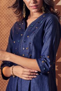 Navy blue gem embellished kurta set by Charkhee (4)