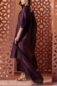 Purple gem embroidered kurta set by Charkhee (2)