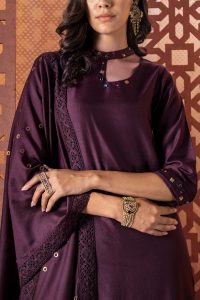 Purple gem embroidered kurta set by Charkhee (3)