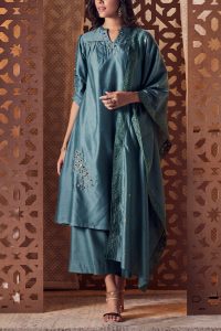 Turquoise gem embroidered kurta set by Charkhee (1)