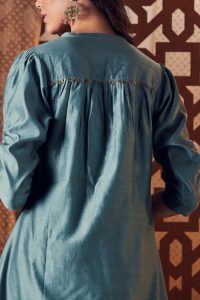 Turquoise gem embroidered kurta set by Charkhee (4)