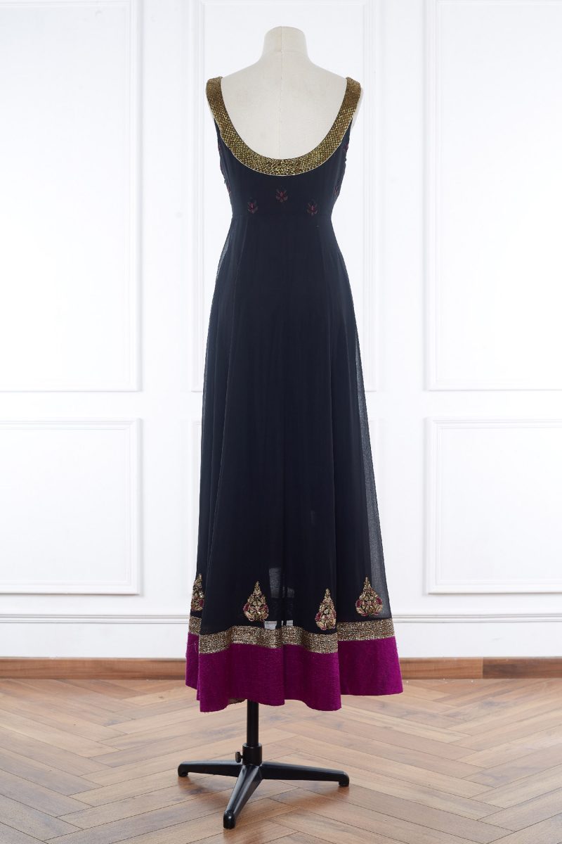 Black embroidery anarkali set by Anju Modi (3)