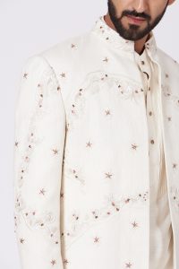 Ivory floral embroidery short jacket set by Jatin Malik (4)