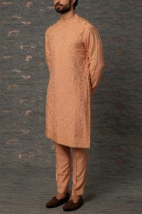 Peach floral embroidered kurta set by Jatin Malik (1)