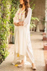 Ivory floral embroidery kurta set by Ajiesh Oberoi (2)