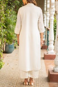 Ivory floral embroidery kurta set by Ajiesh Oberoi (3)