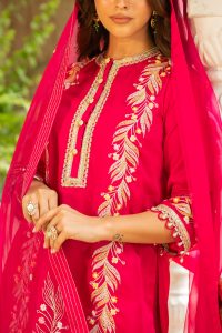 Pink embellished sharara set by Ajiesh Oberoi (4)