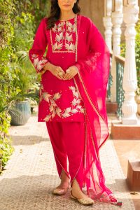 Pink embroidered kurta set by Ajiesh Oberoi (1)