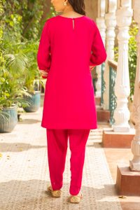 Pink embroidered kurta set by Ajiesh Oberoi (3)