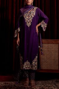 Purple floral embroidered kurta set by Ajiesh Oberoi (1)