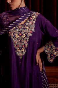 Purple floral embroidered kurta set by Ajiesh Oberoi (4)