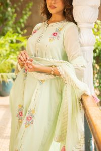 Sea green embroidered kurta set by Ajiesh Oberoi (2)