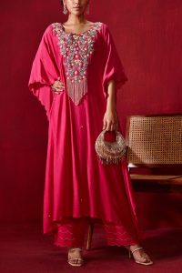 Rani pink floral embroidered kaftan set by Ajiesh Oberoi (1)