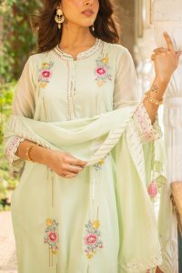 Sea green floral embroidered kurta set by Ajiesh Oberoi (4)